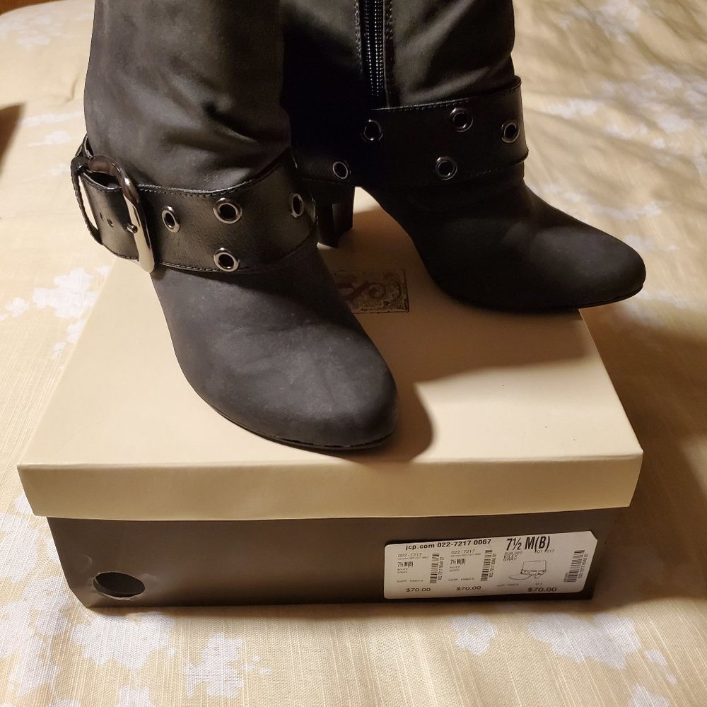 Decree booties